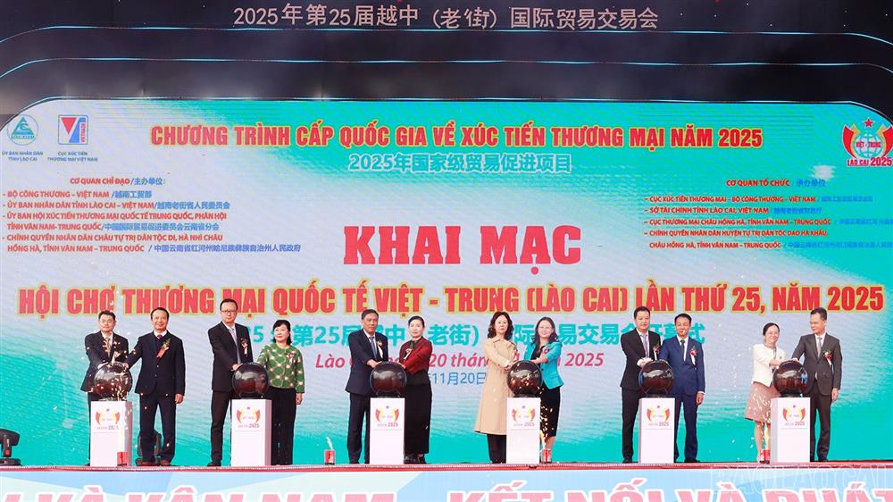 Thúc đẩy kết nối và phát triển thương mại biên giới Lào Cai – Vân Nam